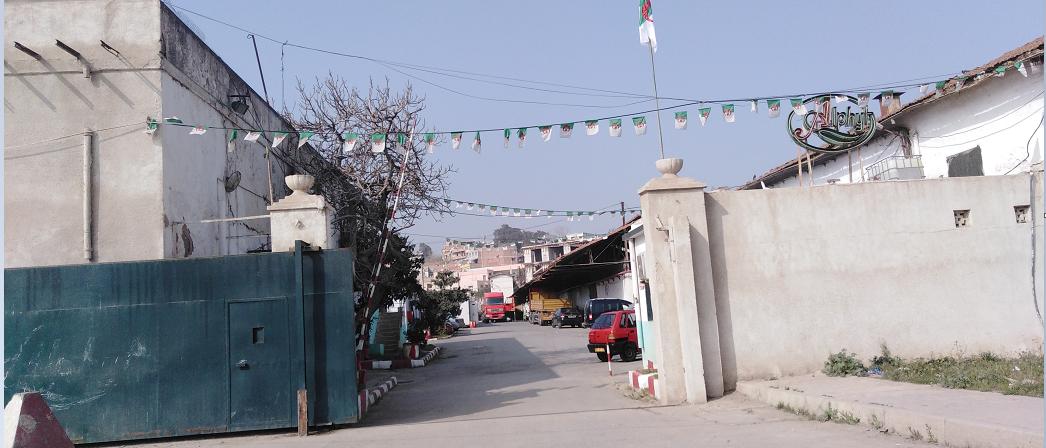 Unité commerciale Gué de Constantine à Alger – Vue des hangars et des bâtiments administratifs